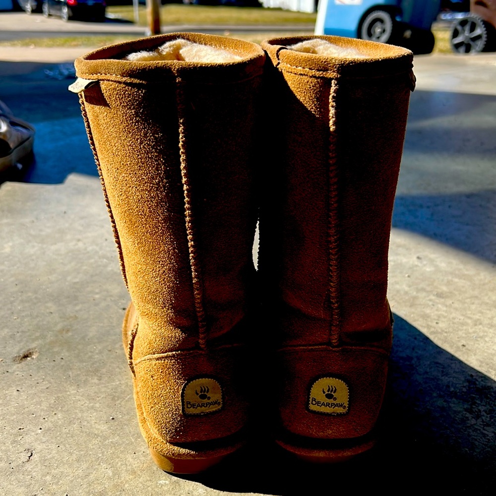 Bearpaw brown suede boots